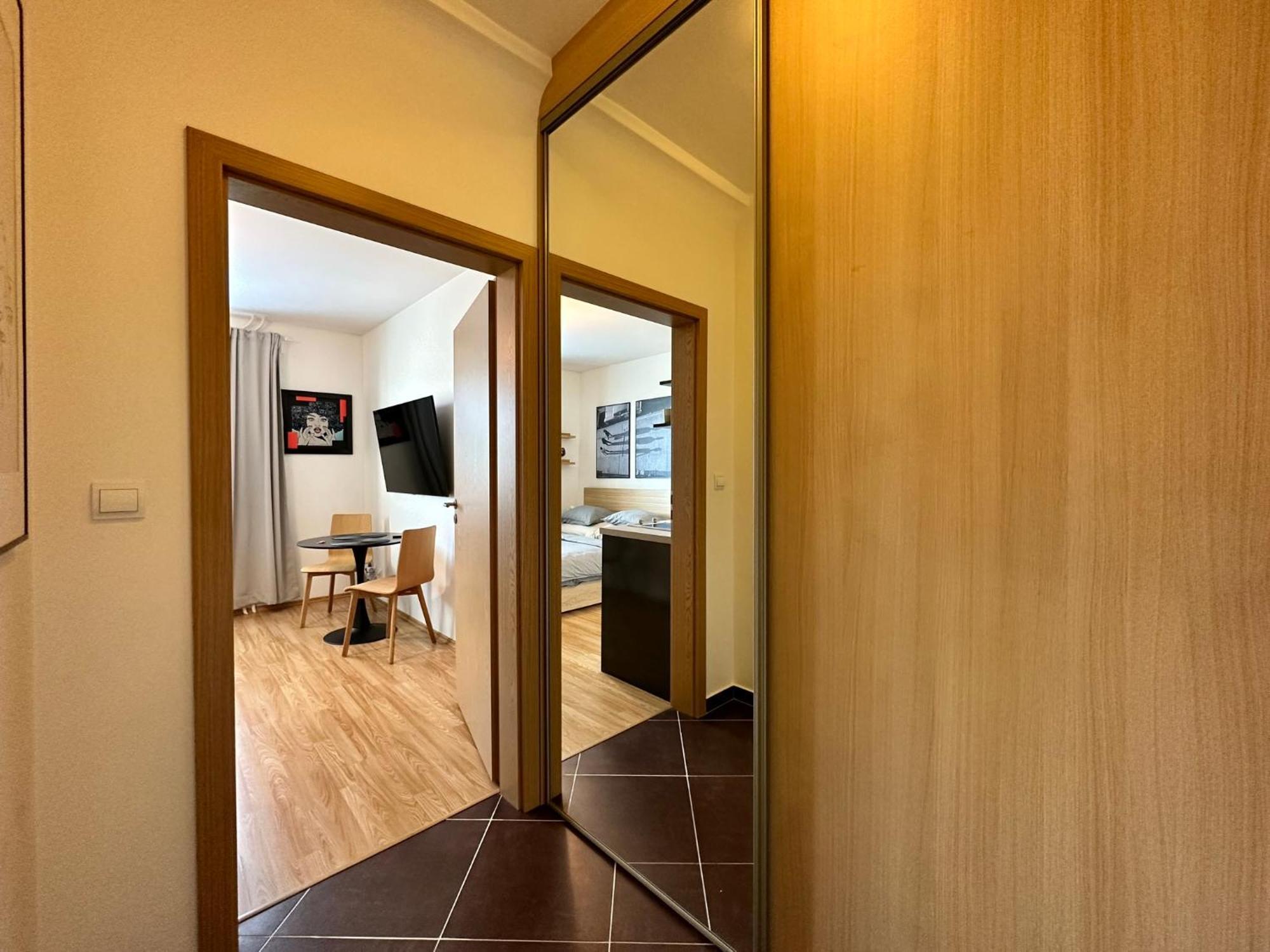 Cozy Studio Apartment In The Wider Center Pressburg Exterior foto